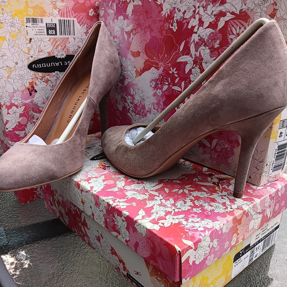 Sued Tan High Heels - Picture 3 of 6